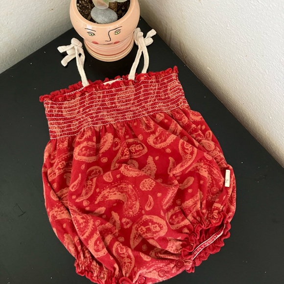 Burt’s Bee Baby Onesie - Picture 1 of 4